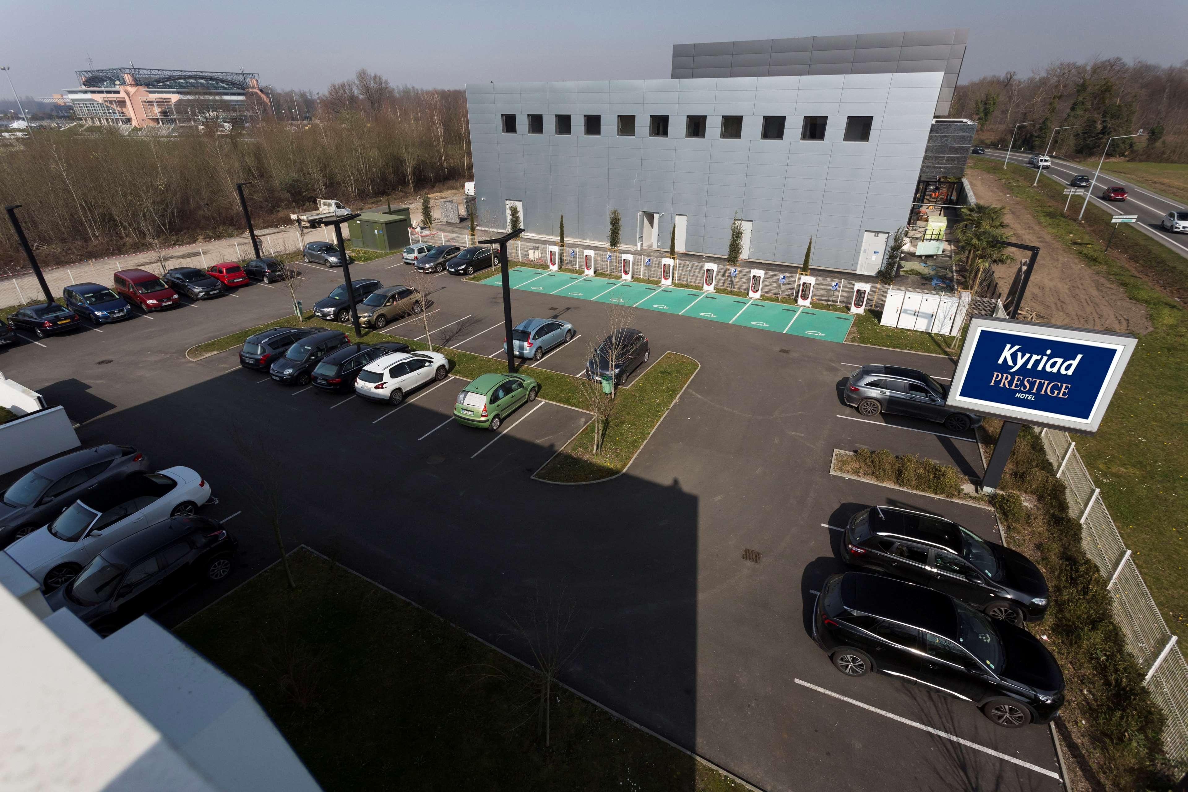 Kyriad Prestige Pau – Palais des Sports Exterior foto