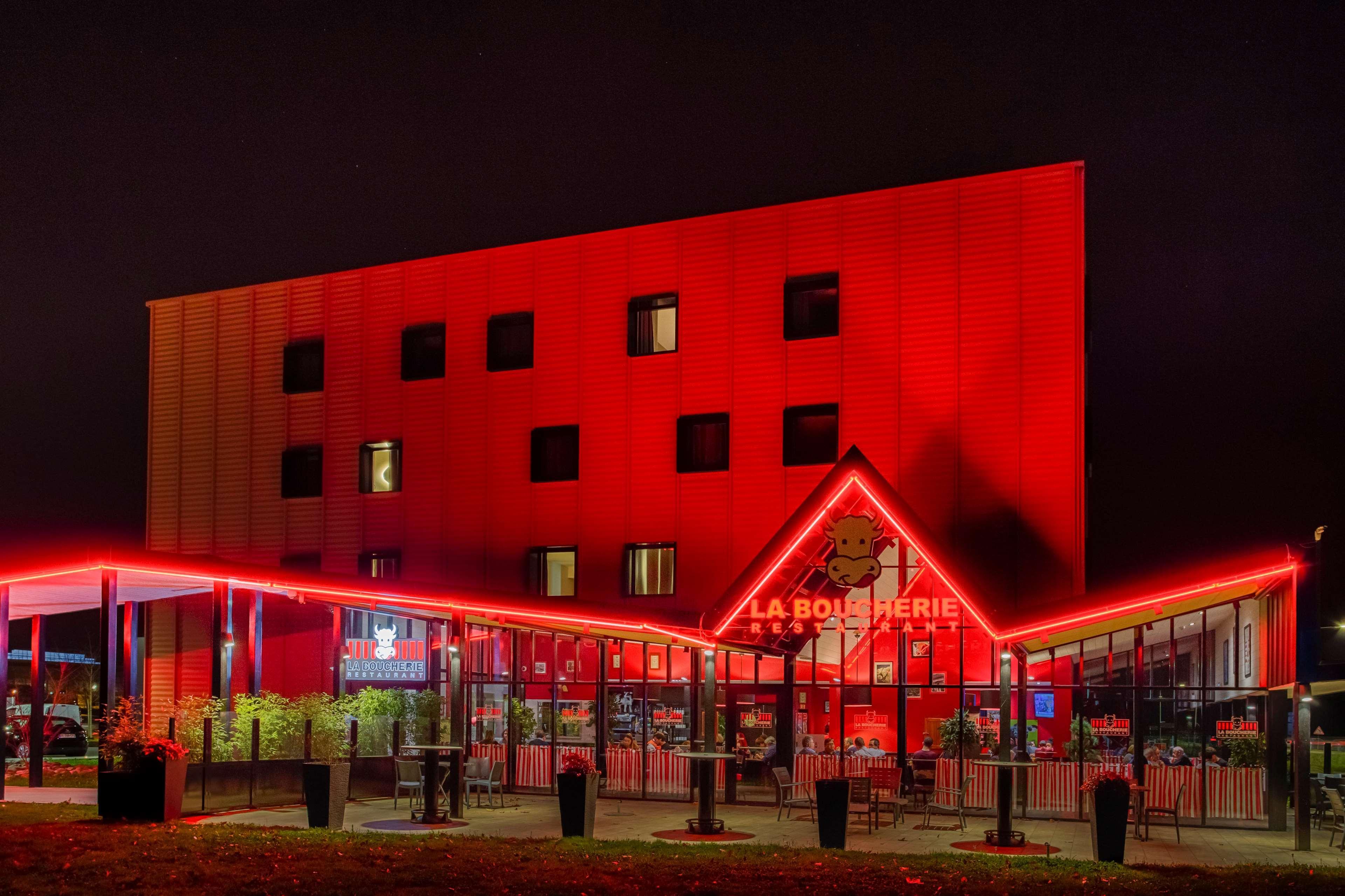 Kyriad Prestige Pau – Palais des Sports Exterior foto
